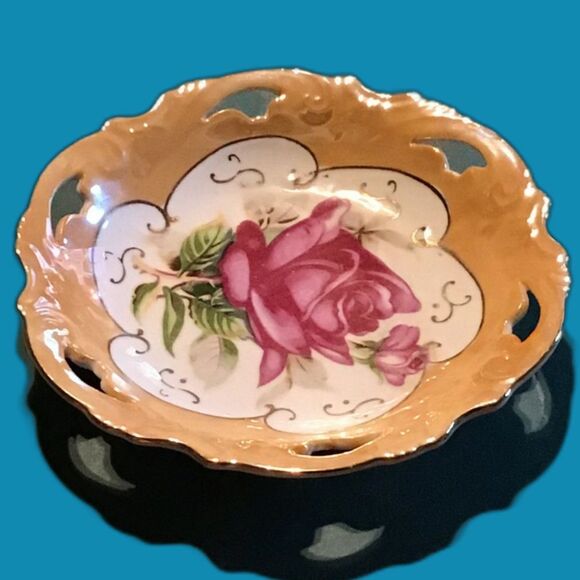 1950's-1960's Peach Luster Reticulated Decorative Bowl with Gold trim - Picture 2 of 5